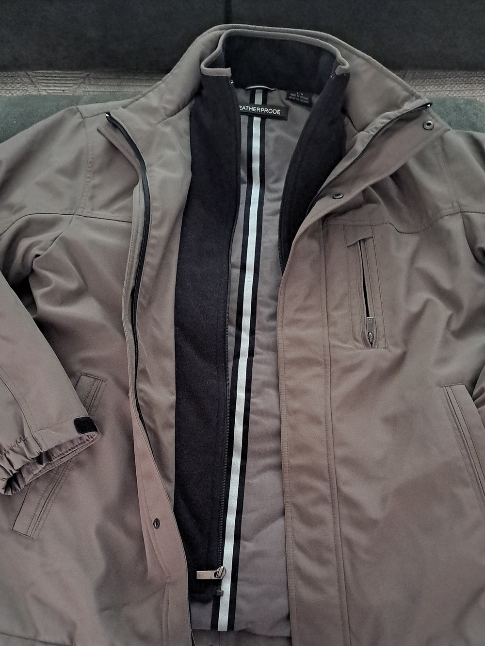 Weatherproof Men's Taupe/Brown Raincoat with Black Inner Liner Large